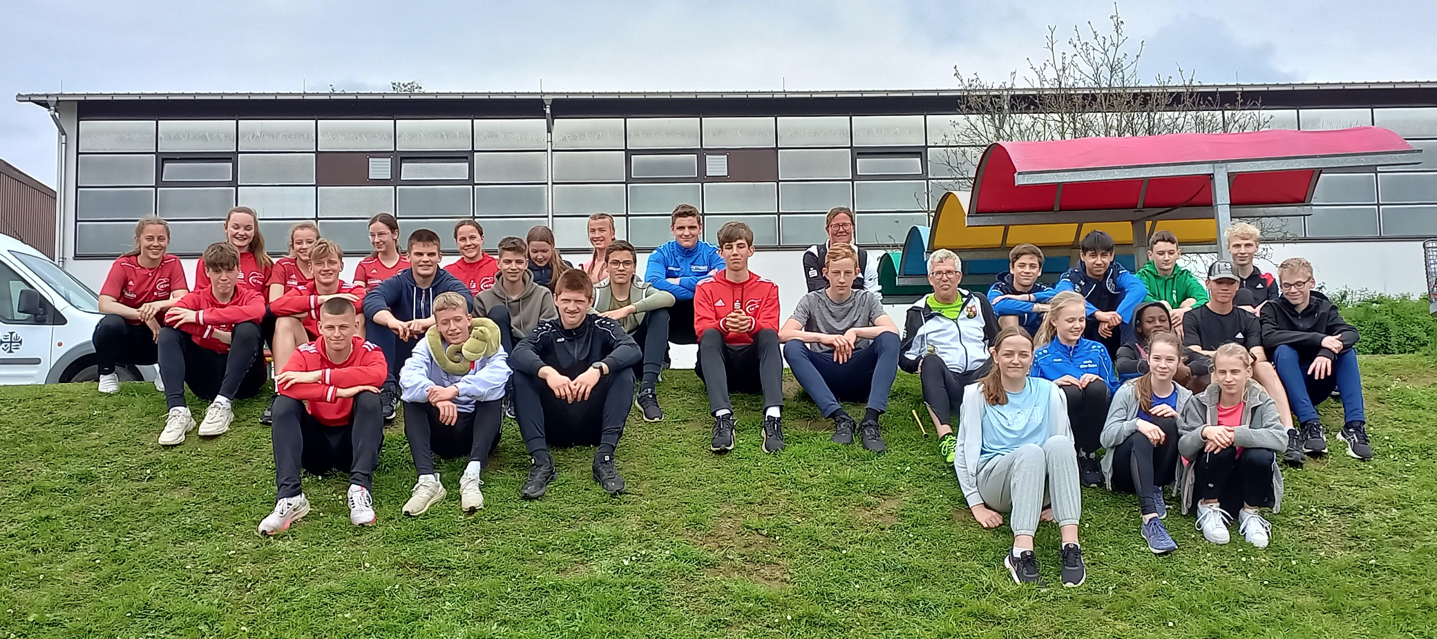 Mannschaftsfoto der beiden Leichtathletik-Teams