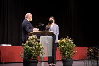 Landrat Dr. Enders zeichnet Sina Hildebrand aus